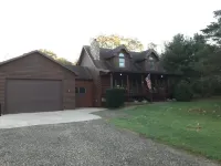 Cozy Log Home Hotel dekat Struchen Flats Park