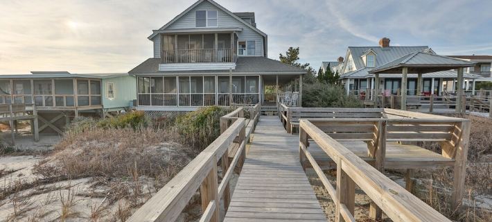 High Tide - Beachfront Home in "Arrogantly Shabby" Pawleys Island, SC Hotels in Georgetown County