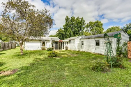 Great neighborhood! 3 bed 2 full bath close to shopping, restaurants, U of I Отели в г. Шампейн