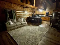 Quiet Cabin Nestled in Red River Gorge. Close to world class hiking and climbing Hotels in Wolfe County