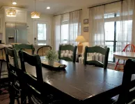 LAKEFRONT FAMILY RETREAT--SWIMMING DOCK--OUTDOOR DINING