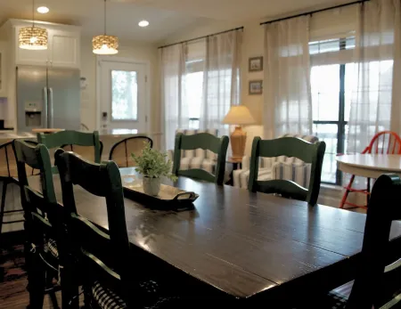 LAKEFRONT FAMILY RETREAT--SWIMMING DOCK--OUTDOOR DINING Отели в г. Пайни