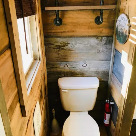 Cozy, absolutely secluded Mountain Cabin,Pet Friendly,spectacular Views,hiking