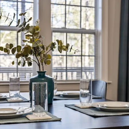 Near downtown Cary & RDU. Easy access to Raleigh, Durham and local venues.