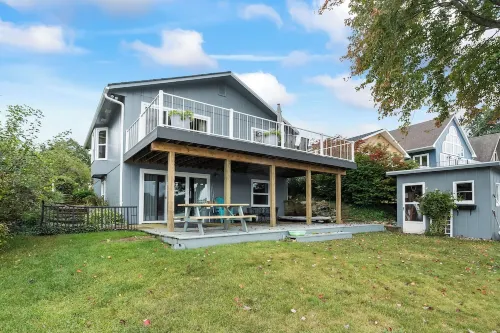 Cozy Spotless Lake Cottage-  Sports Lake, Gorgeous Sunsets, and Relaxation+ - 3-Star