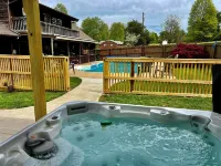 Spacious family Lodge with solar heated pool, hot tub, fire pit and EV charger.