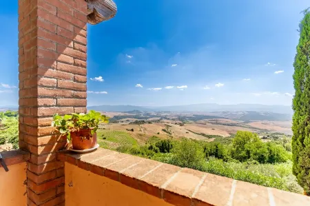 Swimming Pool, 5 Minutes to Volterra Center, 4 Sleeps Отели рядом с достопримечательностью «Borgo Pignano Horseback Riding»