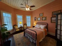 Charming & Cozy Victorian in Quiet Residential Setting Hotels near The Quilted Skein - Quilt Shop near Houston & Austin TX