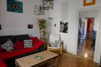 Maison de Ville Avec Jardin à 2 pas des Marais et Quelques mns du Centre-ville