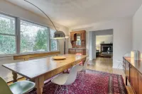 Beautiful Amagansett Home with Pool. Walk to the Bay Beach. Small Dogs Welcome. Hotels in Springs