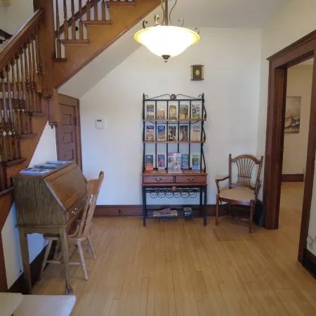 THE WASHINGTON HOUSE - A  4-Bedroom Home 1 Block from Downtown Wisconsin Dells