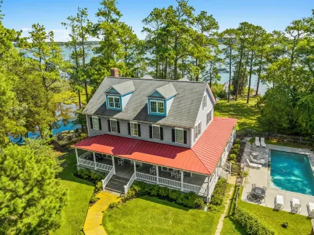 Chesapeake Waterfront- 7bd/5ba, Beach, Pool, Pets, Dock