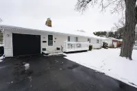King bed, Hot Tub, Family Friendly