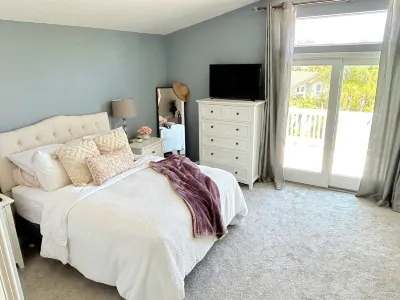 Spacious Poolside Oasis - Right Next to Beach and Legoland Hotels near Barrel Harbor Brewing