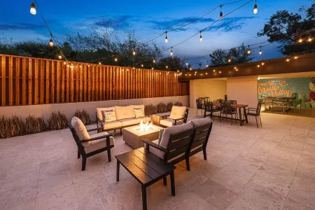 La Gruta Luxury Villa - Scenic Mountain Views with Impressive Outdoor Features! Отели рядом с достопримечательностью «Mountain Shadows Resort Scottsdale»