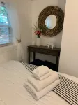 COZY,Newly renovated,West Shores ,short walk to Nasons Beach 🏖🏠