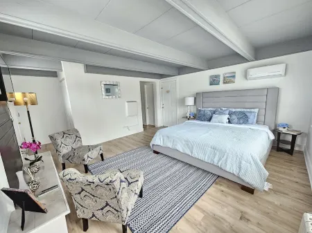 Charming, luxe, modern home near Naval base, Six flags, Casino, Gurnee Mills