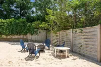 Dunes Beach House 1 block from the ocean Hotels near Miss Amelia's Cottage and Roy Lester Carriage Museum