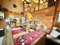 Western-Themed Cabin Condo~Close to Branson Fun, Area Lakes and Pet Friendly