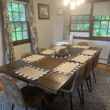 Perfect Lake or Mountain Getaway Less Than 5 Minutes Away