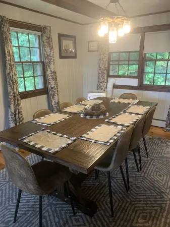 Perfect Lake or Mountain Getaway Less Than 5 Minutes Away