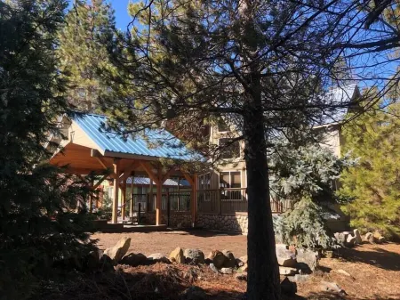 Southgate Getaway of Yosemite Отели рядом с достопримечательностью «Тенайя Лодж эт Йосемити»