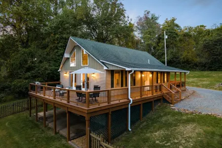 Mountain cabin near national park & wineries Отели рядом с достопримечательностью «Колледж Кристендом»