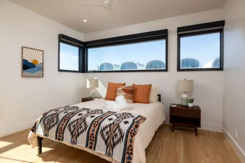 Magnolia Loft w/ Rooftop Parking & City Views