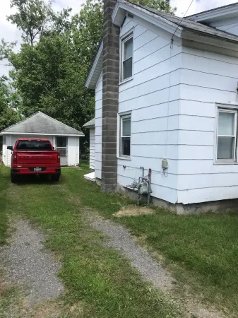 Cozy convenient home, private access to the Salmon River. Отели в г. Пуласки