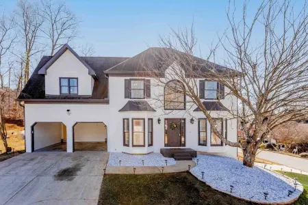 Hip & Cozy Getaway - 5 mins to DT Lawrenceville!