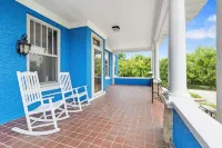 Spacious 7-bedroom house- unique history, modern comforts and incredible views