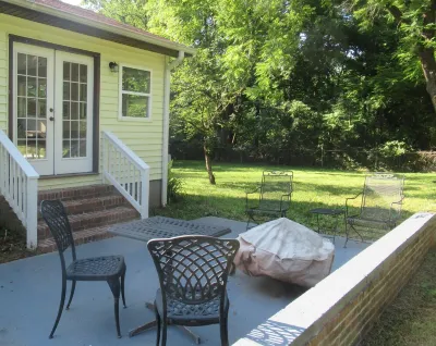 Bungalow Retreat - Pet Friendly - Historic Home in Huntersville