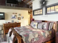 Luxury Lakehouse - Private Dock & Small Beach, Kayaks, and Fire Pit Near Acadia.