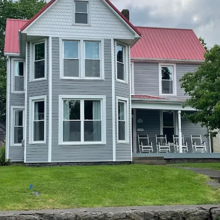 MAGNOLIA ON MAIN! Charming 4-bed, renovated century old home in Williamstown.