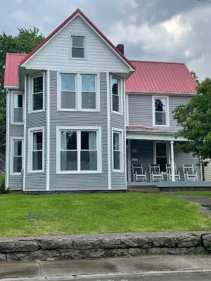 MAGNOLIA ON MAIN! Charming 4-bed, renovated century old home in Williamstown. - 3つ星