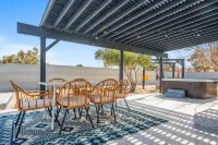 New Listing! Desert Oasis ~ Hot Tub