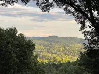 NEW LISTING! Beautiful Cabin with Mountain View in Fleetwood Falls