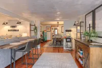 Wowza! Hot Tub, Theater Room + Stock Tank Pool 15 Minutes To Hershey Attractions