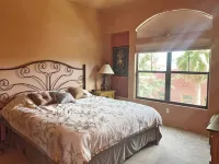 Stylish Townhome, 2bd, 2ba - Access to Year-round heated pool and gym.