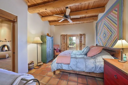 2 Bedroom, 2 Bathroom Luxury Townhome; 0.3 miles to Canyon Rd;  AC; Lovely Views - Bungalow
