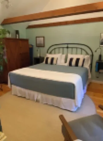 Birch Point at Cushman Cove- Entire Suite- King size bed, private setting