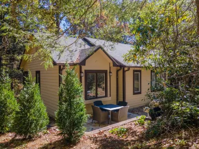 Cozy home,  just  minutes from Main St.