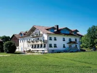 Ruhig Gelegene Fewo 02 - Rustikal und Modern Eingerichtet in Waldnähe Hotels in Achslach