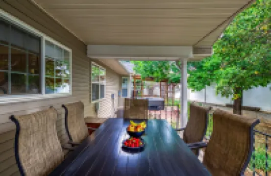 The Hidden Gem House- 3 Bedroom house with hot tub