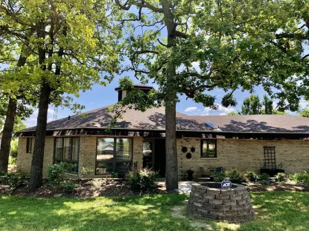 Huge Lakeview|Unique Retreat on Truman Lake|Outdoor Firepit/180°IndoorViews
