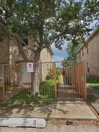 The Parisian Keyless Condo 4 min from Airport and Hospitals