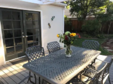 Stylish vintage gem on one of Santa Rosa's prettiest streets!