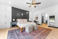 NEW! LAZY RIVER+Pools+Hot Tub+Game Rm+Theater Rm+Arcade, LAKE Views, Sleeps 22