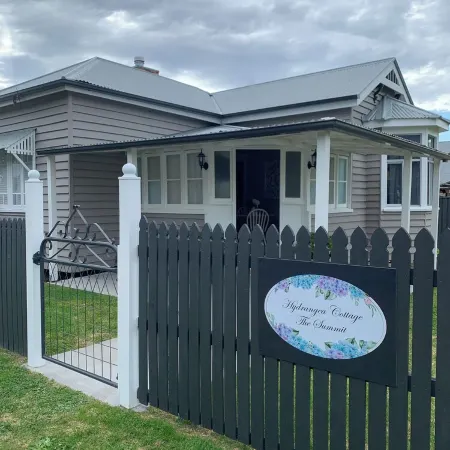 Country cottage in the heart of the Granite Belt