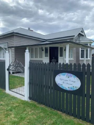 Country cottage in the heart of the Granite Belt